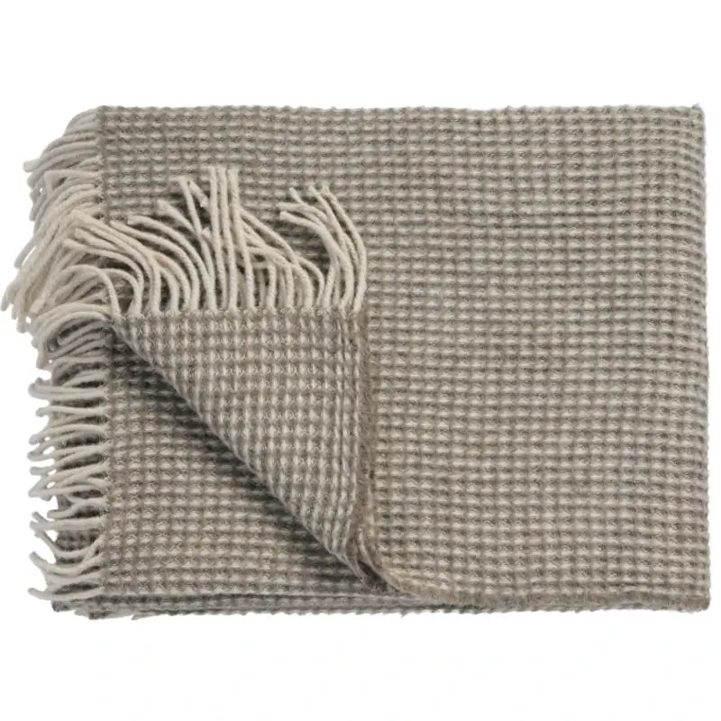 Weiche Sofadecke mit Fransen in Hazel – Vandyck Home 95 Waffelmuster Wolle