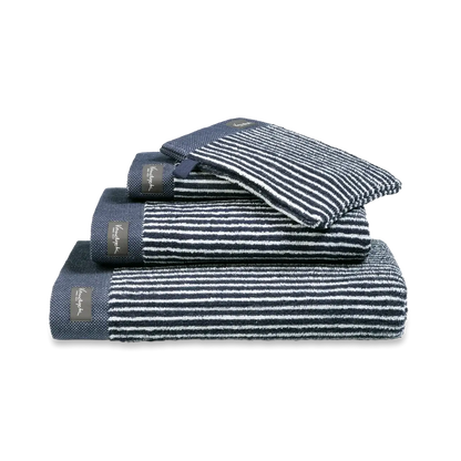Gestreiftes Vandyck Petit Ligne Handtuch Blue Ink – schmal gestreift, weiche Baumwolle & stilvolles Baddesign