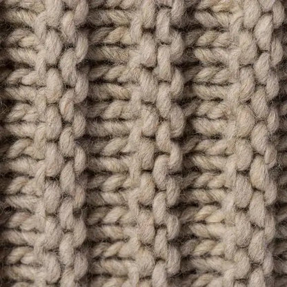 Beige Strickdecke Bergen aus Wolle – kuschelige und weiche Wolldecke für ein gemütliches und stilvolles Zuhause.